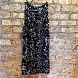 Porto Cruz, casual black and white fit top and flare bottom V-neck keyhole back